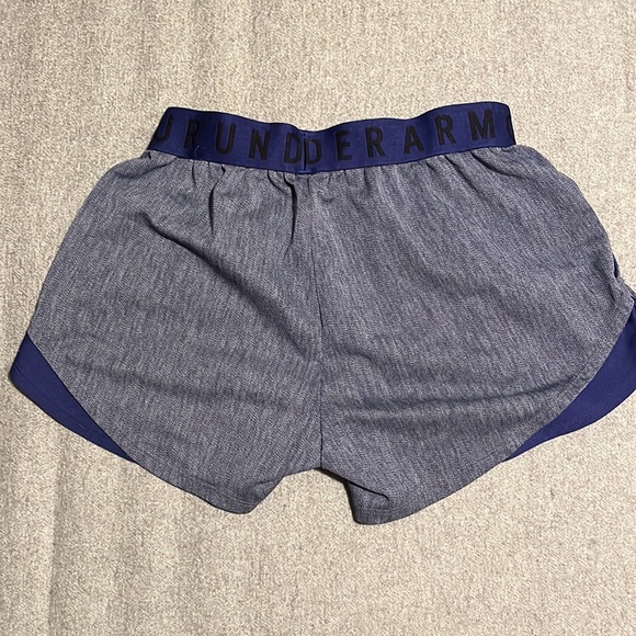 Under Armour loose athletic shorts - Picture 2 of 3